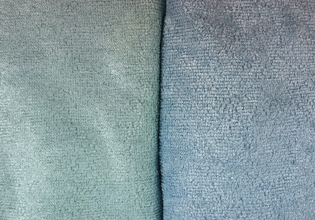 Colour differences in cleaning cloths made of microfibres before and after finishing with copper pigments. © Hohenstein Institute