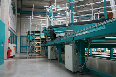 The segmented arrangement of the weft insertion frame and weft laying systems, each with its own control unit