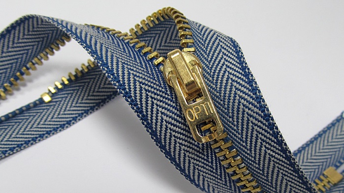 Coats’ Opti M HB zips, a new range of zips featuring a herringbone pattern tape. © Coats