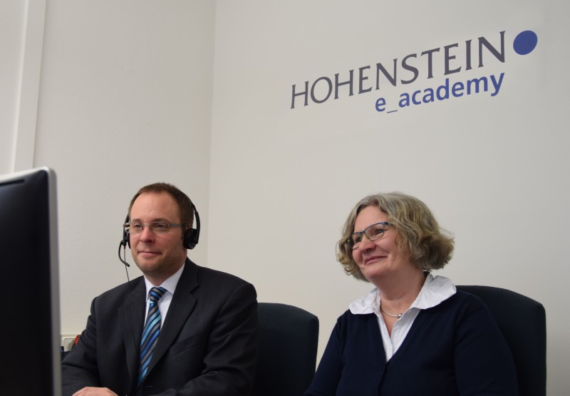 Dr Jan Beringer and Silke Off introduced the subject of skin sensory functions to the people watching the webinar. © Hohenstein Institute