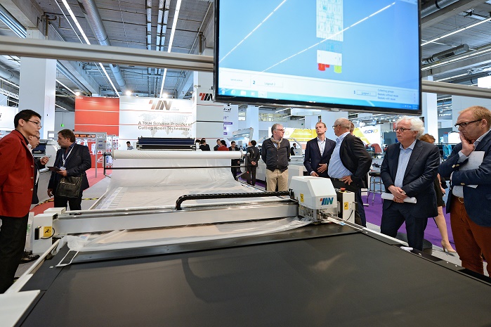 Automatic cutter for further processing. © Messe Frankfurt Exhibition GmbH / Pietro Sutera