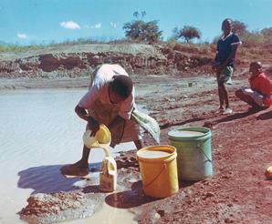 Poor quality water is a daily struggle for many South Africans. © Gelvenor Textiles 