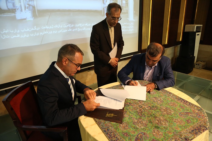 During the event, Santex Rimar Group signed an agreement with Yazd University. © Santex Rimar Group 