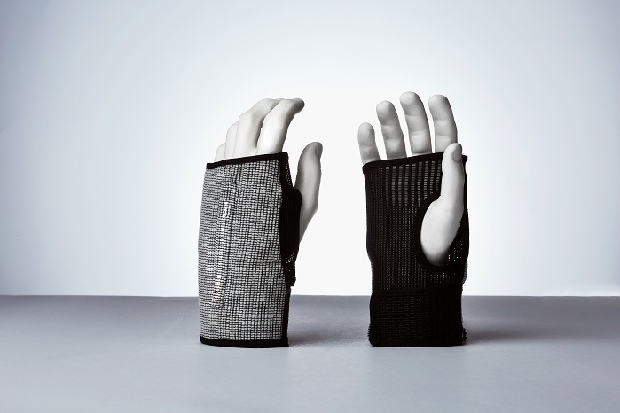 Reebok Flexweave running gloves are form-fitting to the wearers hand, absorbing sweat as they run. © Reebok 