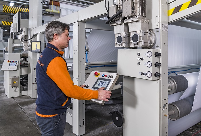 The latest Monforts Qualitex 800 control system ensures automatic and continuous control of all parameters. © A. Monforts Textilmaschinen GmbH & Co. KG