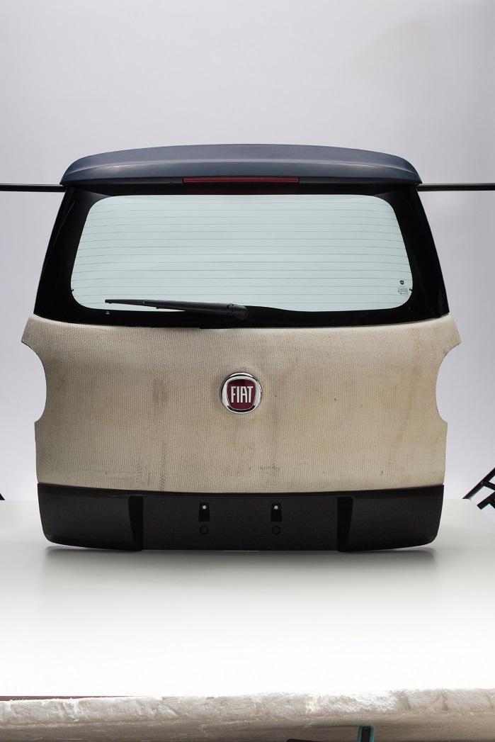 The 3D-Lighttrans tailgate created for the Fiat 500L (back). © Van de Wiele