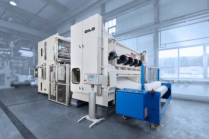 Hypertex technology, combination of scrim fabric machine (background, OnTec) and needle loom (foreground, Dilo). © DiloGroup