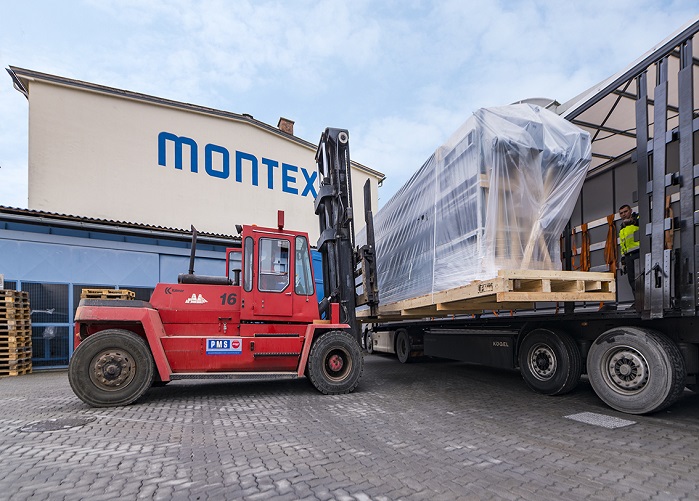 Loading of a wide width machine for a new Monforts reference customer. © Monforts