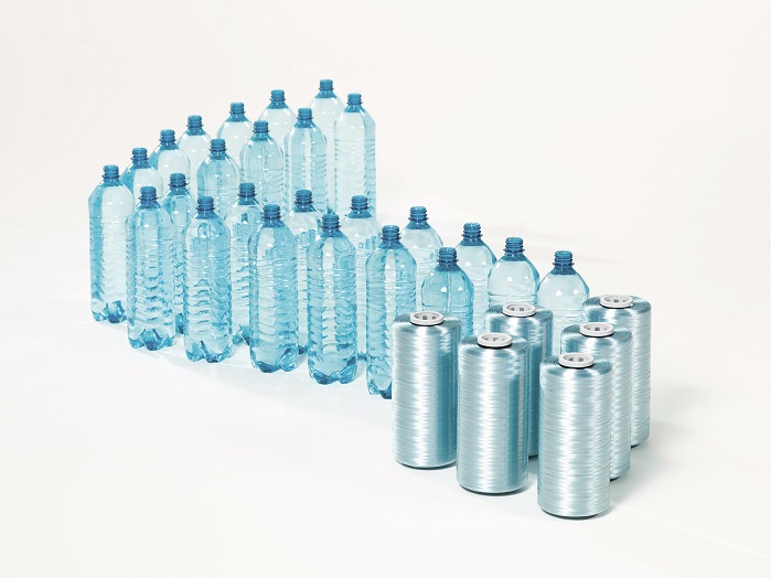 PET bottles are turned into tapes for plastic fabrics. © Starlinger