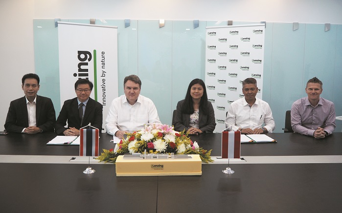 Signing of contract Lenzing and Wood. © Lenzing