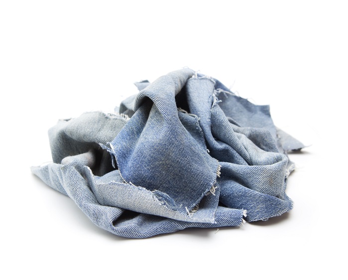 Shredded jeans. © Sateri