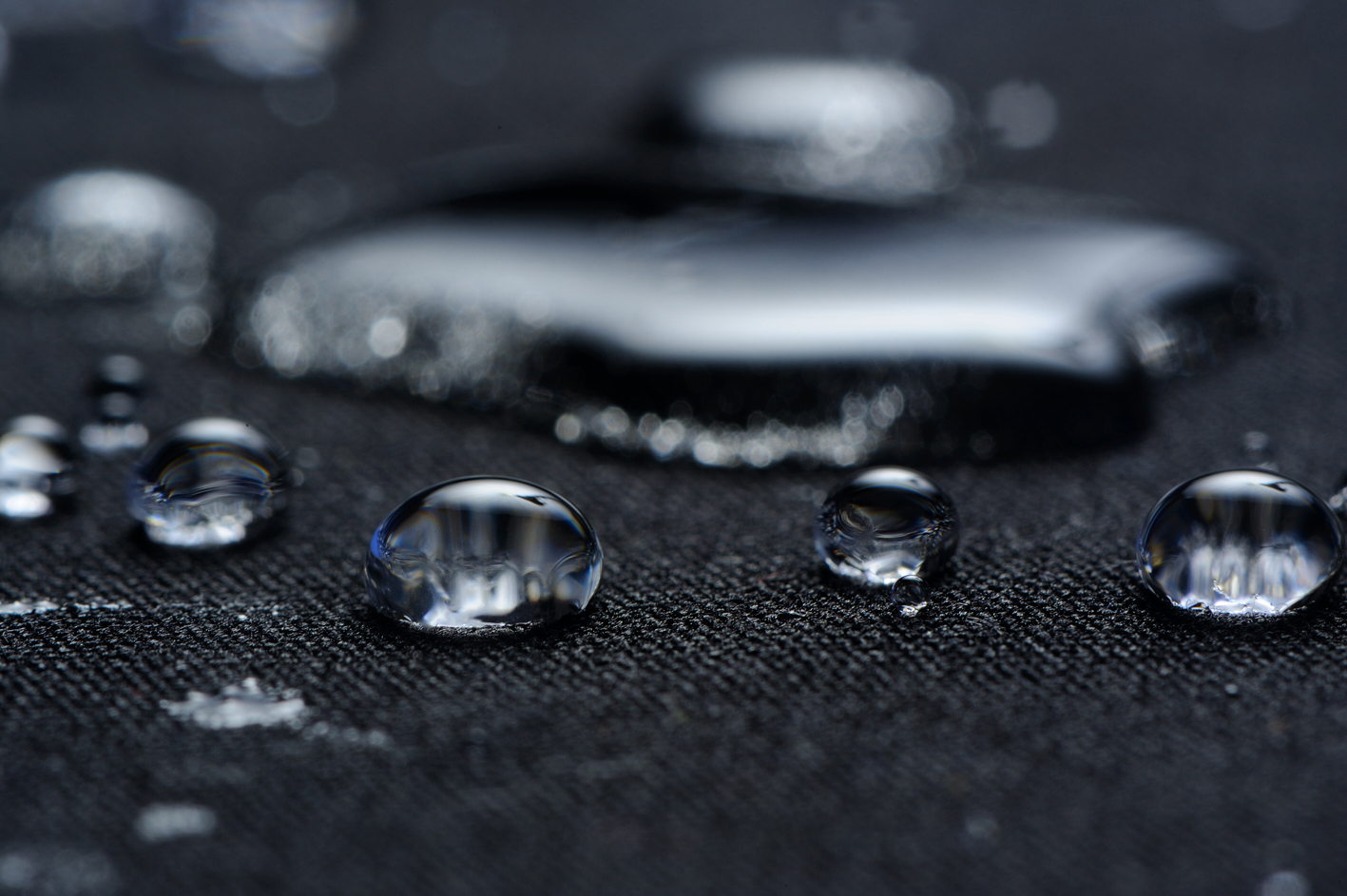 The textile industry was challenged to develop a material that would repel rain, but at the same time be breathable for the wearer. © Shutterstock