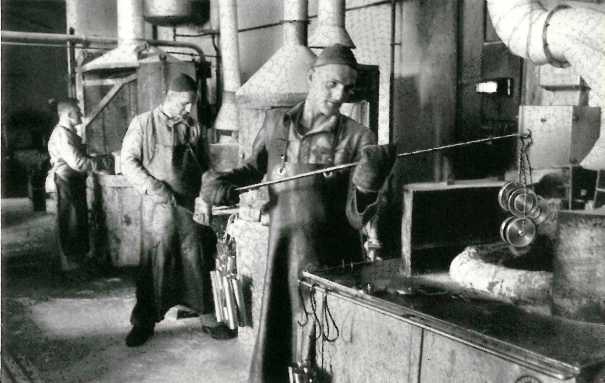 1945: Hardening processes at steel plant in the early days of the association. Swiss Association of Textile Machinery Manufacturers.