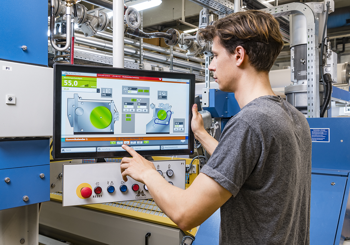 The Monfortex sanforizing line with integrated Qualitex 800 control has now been operational at Kettelhack’s plant in Rheine, Westphalia, for a number of months.
