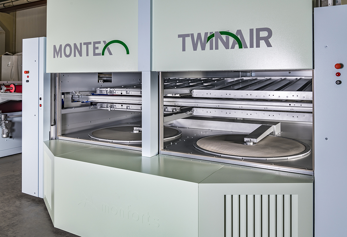On the Monforts TwinAir system, the airflows above and below the fabric being dried can be regulated completely independently of each other.