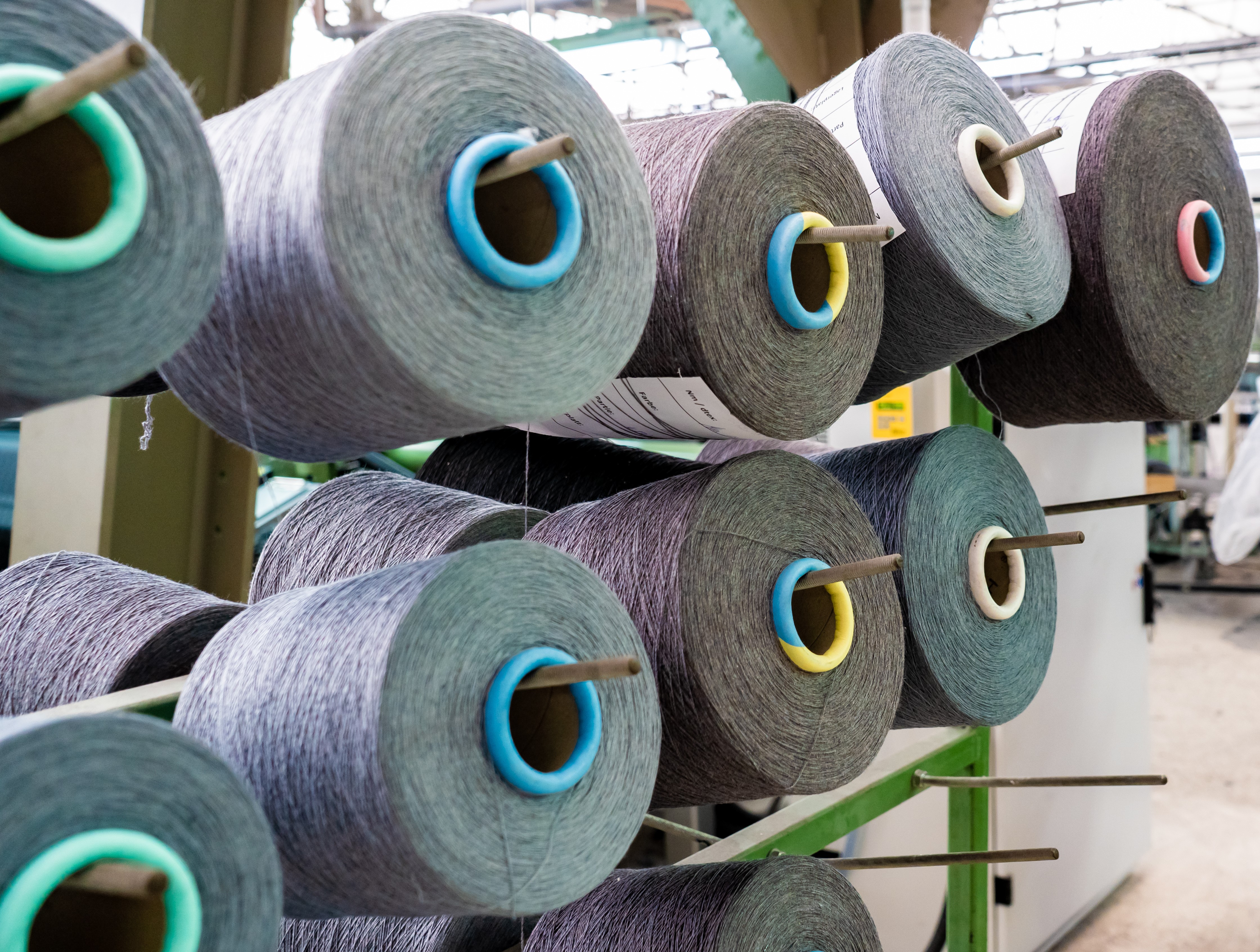 New life for used clothing made from blended fibres