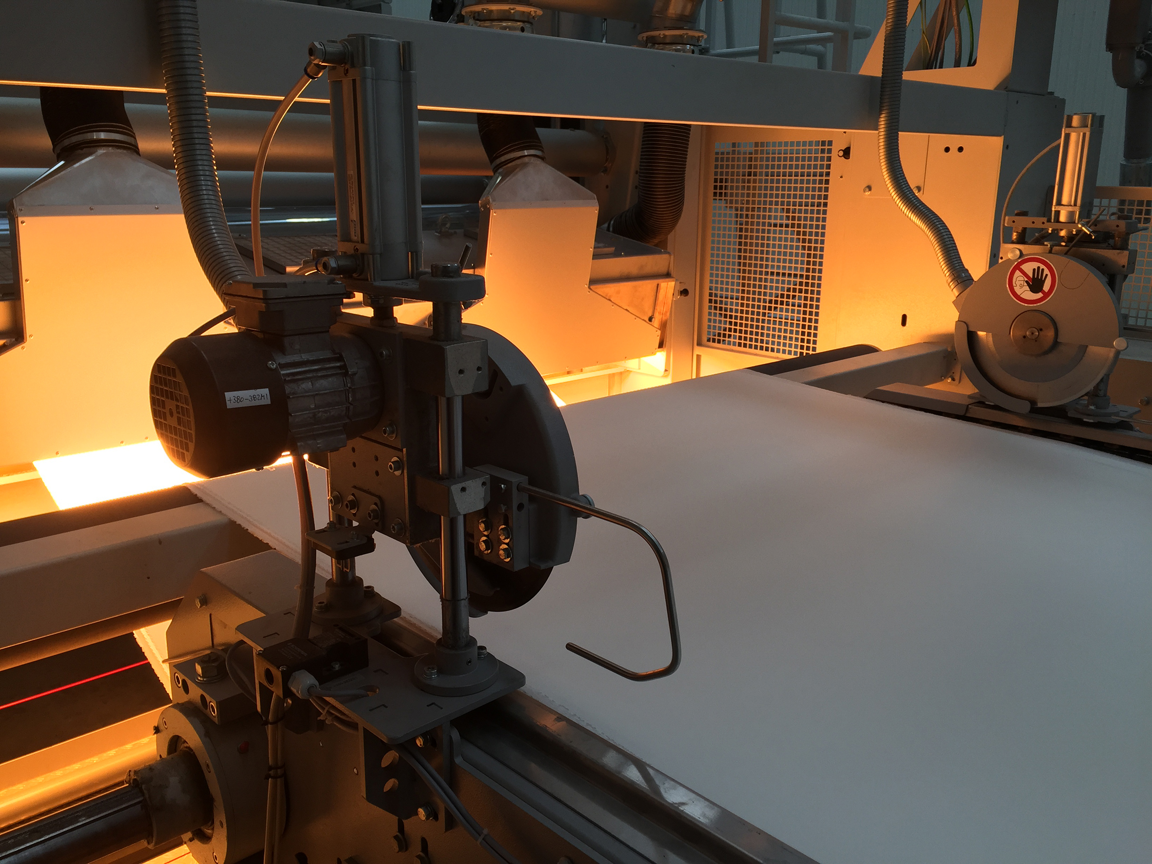 Infrared dryer at the machine outlet. © Brückner Textile Technologies GmbH & Co. KG.