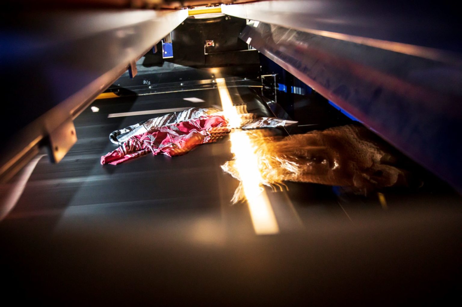 Automated sensor-based sorting is the key and Tomra’s technology has proved efficient in separating different textile fractions by material type and colour. © Stadler.