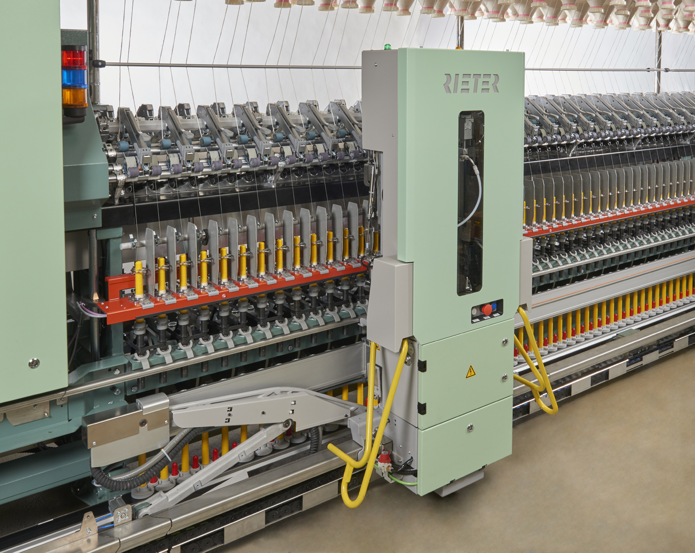 The G 38 and ROBOspin sets new standards in automation. © Rieter