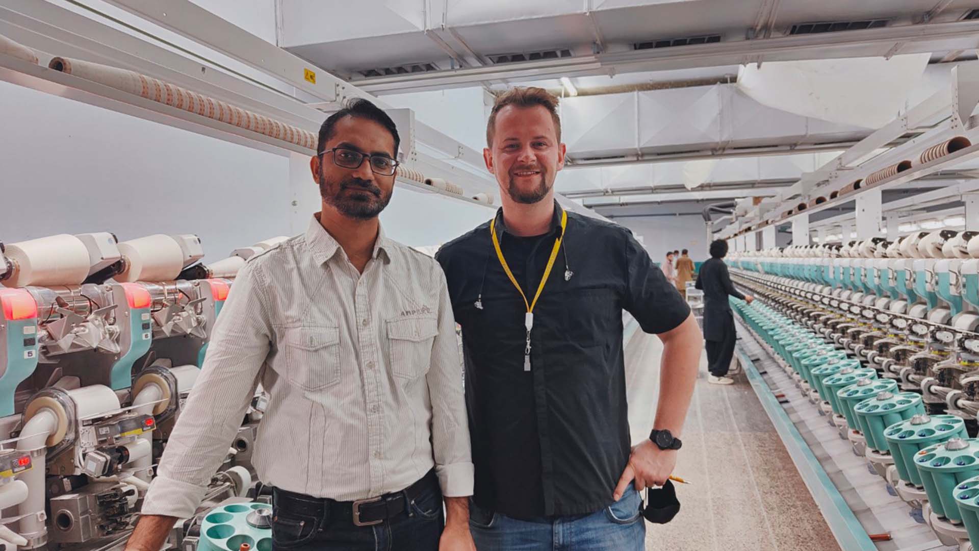 Umair Mansoor, service manager for Service Traders and Loepfe service manager Martin Bace. © Loepfe