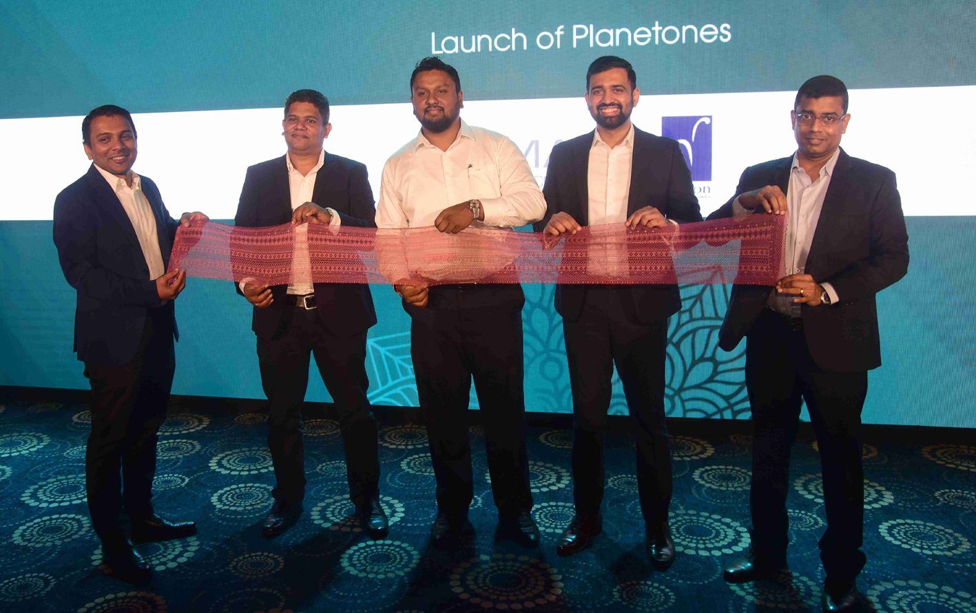 Noyon Lanka executives introduce the new dyed lace at the press conference in Sri Lanka. © Noyon Lanka