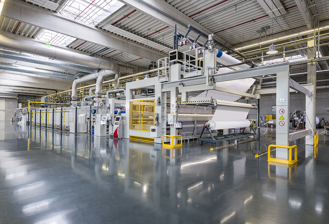 The Montex 8500 XXL stenter system for the production of technical fabrics in widths of up to 6.8 metres. © Monforts