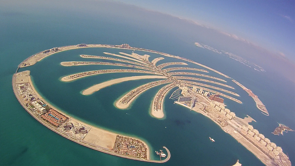 The Palm Islands, when completed, will increase Dubai's shoreline by a total of 520 kilometres. © Richard Schneider