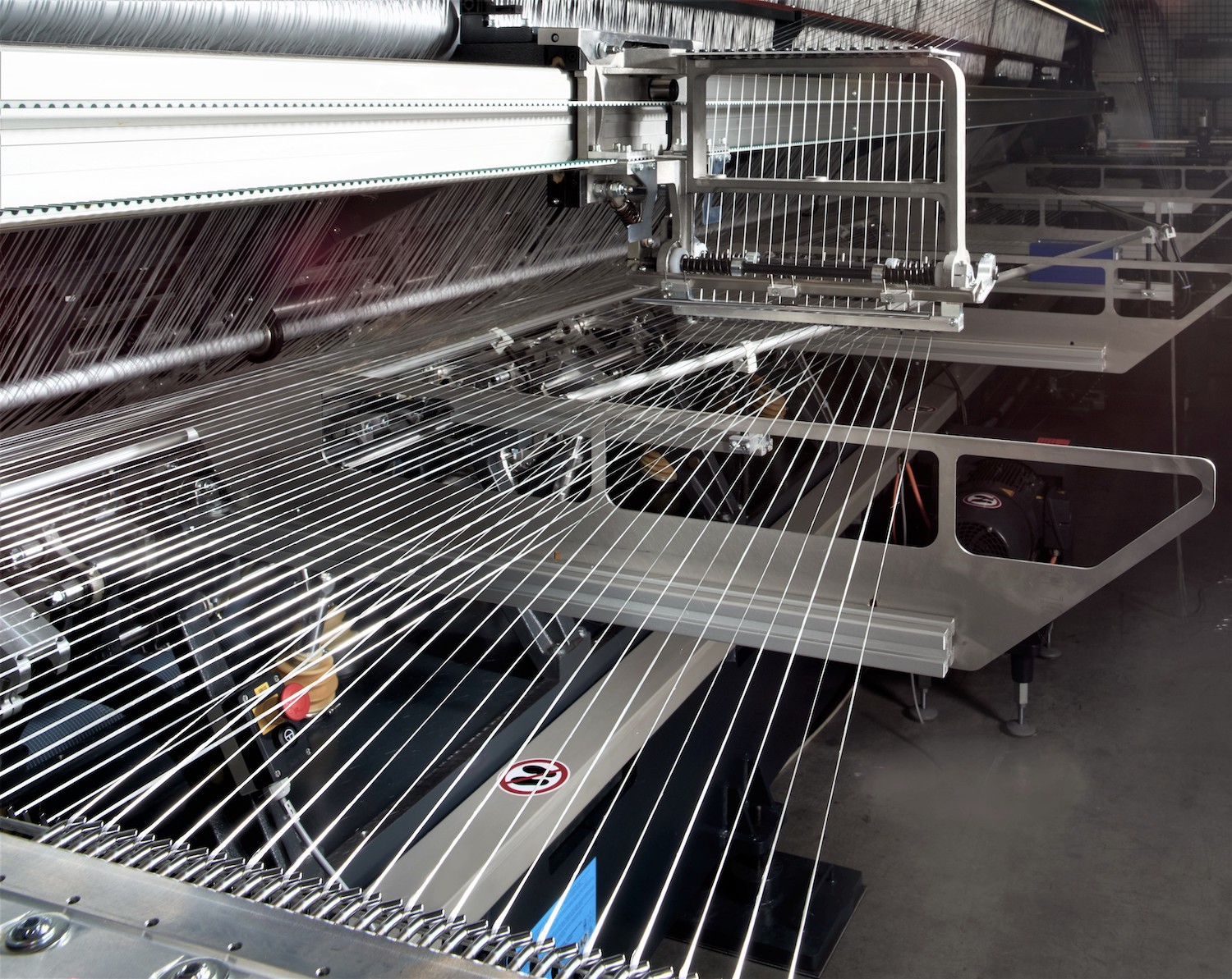 Weft Carrier on a warp knitting machine with weft insertion. © Karl Mayer