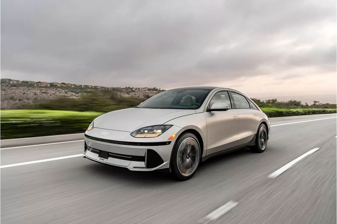 Hyundai Italia’s fully electric Ioniq 6 – voted World Car of the Year – features floor mats made with Econyl and other sustainable materials. © Hyundai