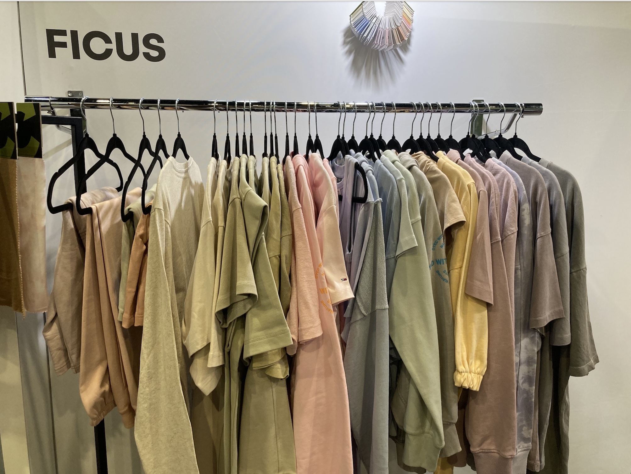 Ficus Innovations dyed garments at Future Fabrics Expo © Anne Prahl