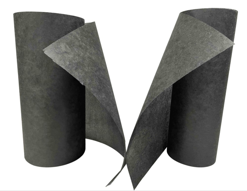 The carbon nonwovens have a texture reminiscent of washi – traditional Japanese paper. © Toray