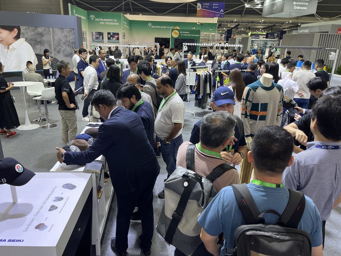 Over 140 knitted samples across fashion, footwear, bags and accessories were showcased in Singapore. © A.Wilson