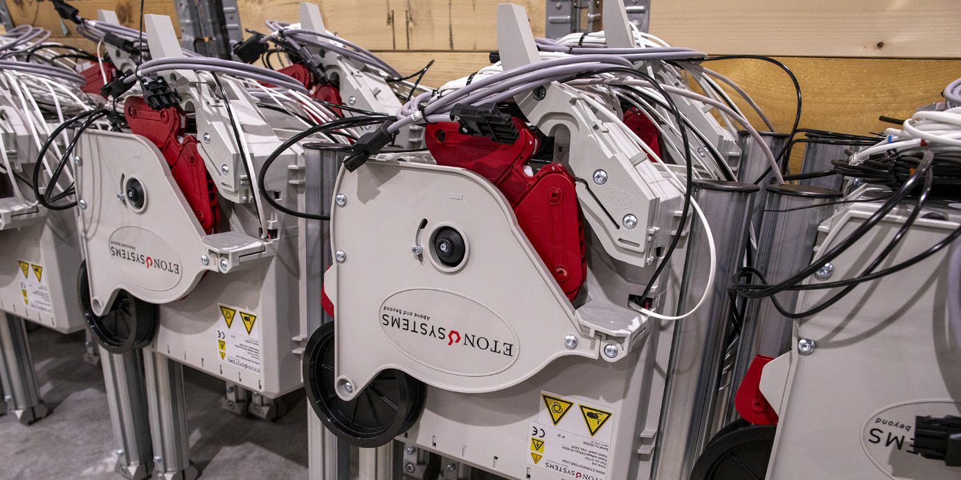 The drives circulate the product carriers so that they reach the various workstations. © Eton The drives circulate the product carriers so that they reach the various workstations. © Eton