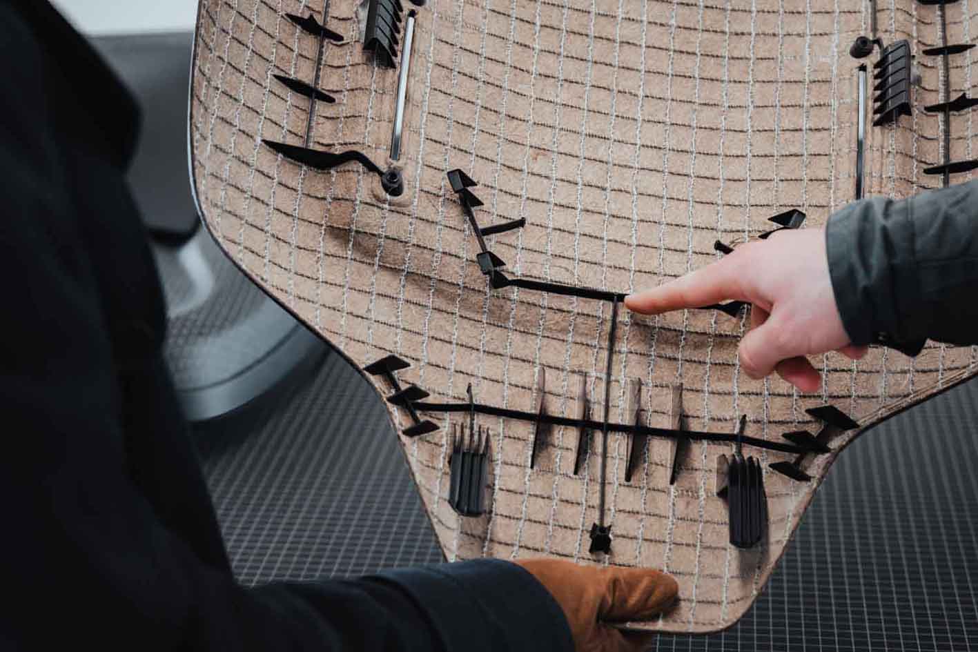 Bcomp’s thermoplastic powerRibs achieve up to 50% weight reduction and 70% plastic reduction in interior panels compared to conventional materials. © Bcomp Bcomp’s thermoplastic powerRibs achieve up to 50% weight reduction and 70% plastic reduction in interior panels compared to conventional materials. © Bcomp