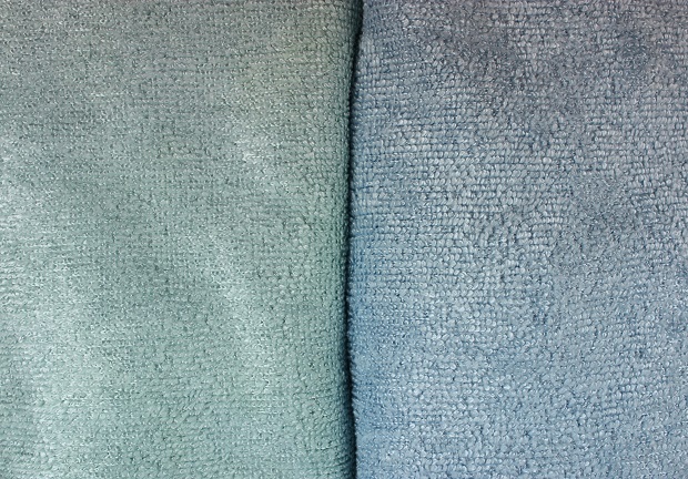 Colour differences in cleaning cloths made of microfibres before and after finishing with copper pigments. © Hohenstein Institute