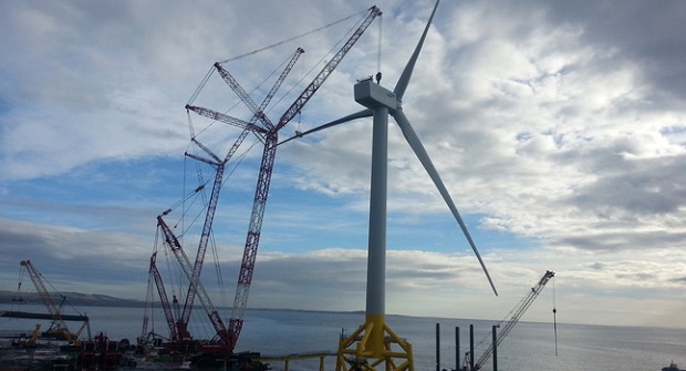 The latest 7 MW wind turbine which has just been installed at a new site off the coast of Scotland features blades made by SSP Technology of Denmark, each of which is a staggering 83.5 metres long and weighs some 30 tons. © Adrian Wilson