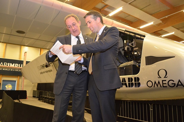 Engineer Bernd Rothe (right), responsible for the project, explains the details to Richard Northcote, member of the company’s Executive Committee. © Bayer MaterialScience AG