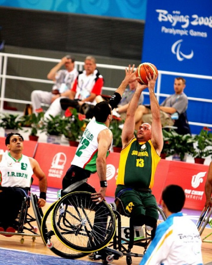 Wheelchair basketball players have very different clothing requirements from able-bodied players. ©wikipedia.org 