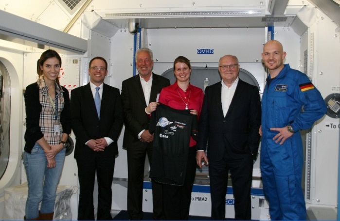 The Spacetex 2014 project team (l. to r.): Eleni Antoniadou (ESA), Dr. Jan Beringer (Hohenstein Institute), Prof. Dr. Hanns- Christian Gunga (CharitÃ©), Claudia Philpot (DLR), Hans-Jürgen Hübner (Schoeller Textil AG), Dr. Alexander Gerst (ESA). © Hohenstein