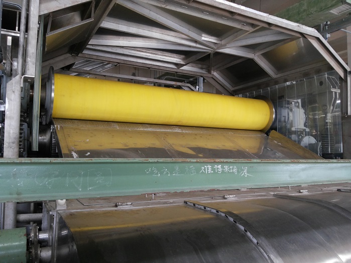 Close-up of Nollap roll in the Sateri viscose plant at Fujian. © Richard Hough