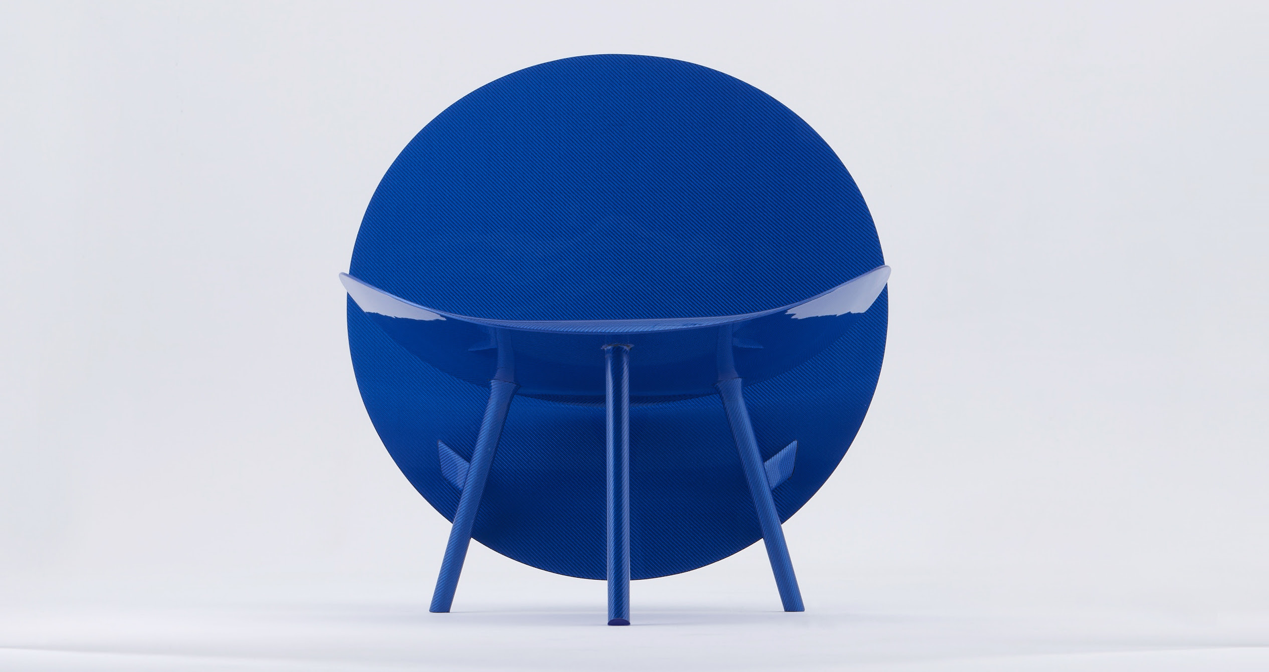 The idea behind the Halo chair was to design an object that could best define and present the Hypetex material. © Hypetex