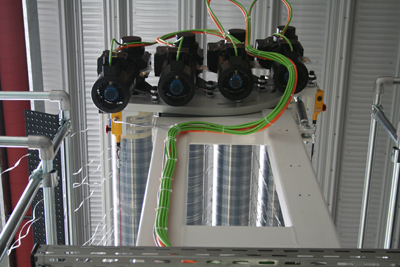 The filler thread delivery unit with four rollers, each with an electric motor