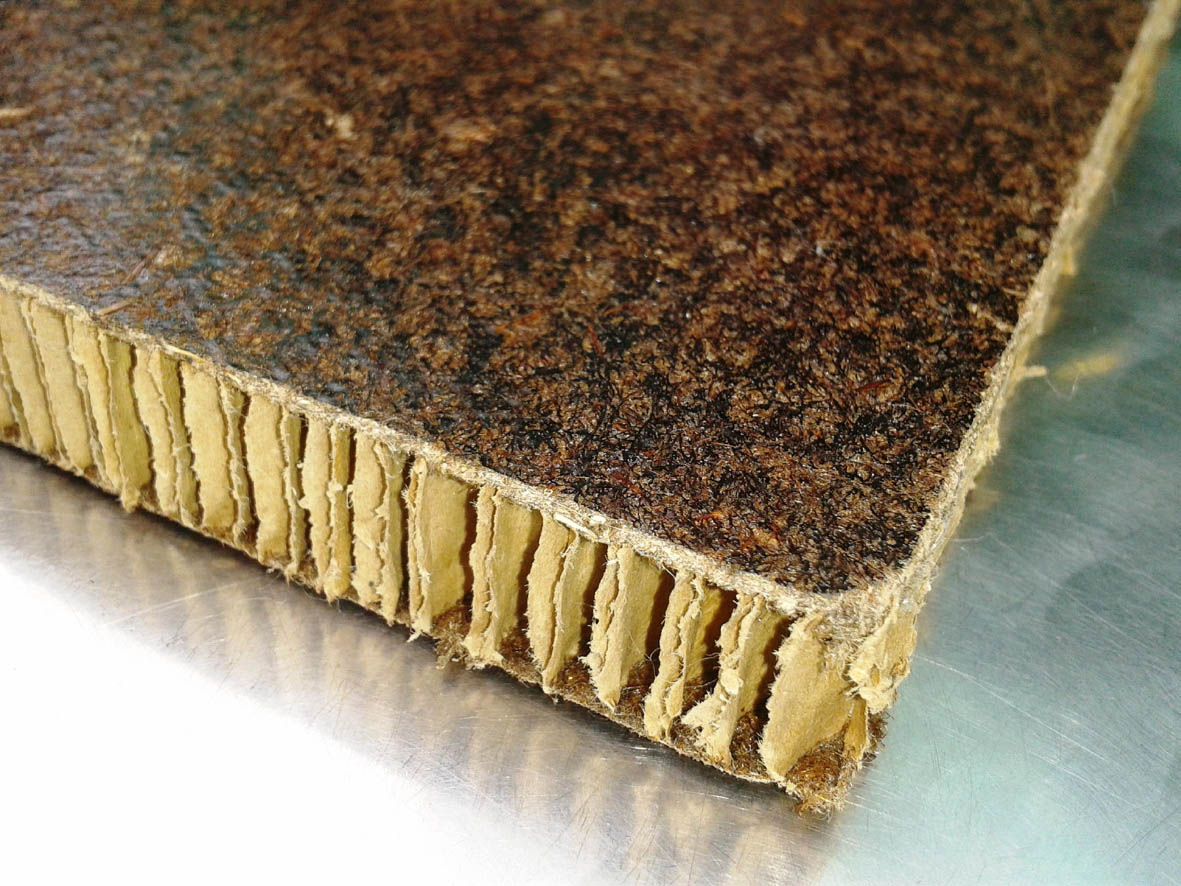 EcoTechnilin’s patented new FibriCard combines 100% flax nonwovens with a waste-sugar-based bio resin. © EcoTechnilin 