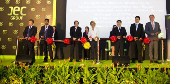 Seven composites personalities to celebrate the 7th Anniversary of JEC Asia (From left to right) : Mr Liu (China), Dr Selvam (India), Mr Nomaguchi (Japan), Mrs Mutel (France), Mr Cho (South Korea), Mr Chotikapanich(Thailand), Dr Drechsler (Germany). © JEC Group / JEC Asia 2014