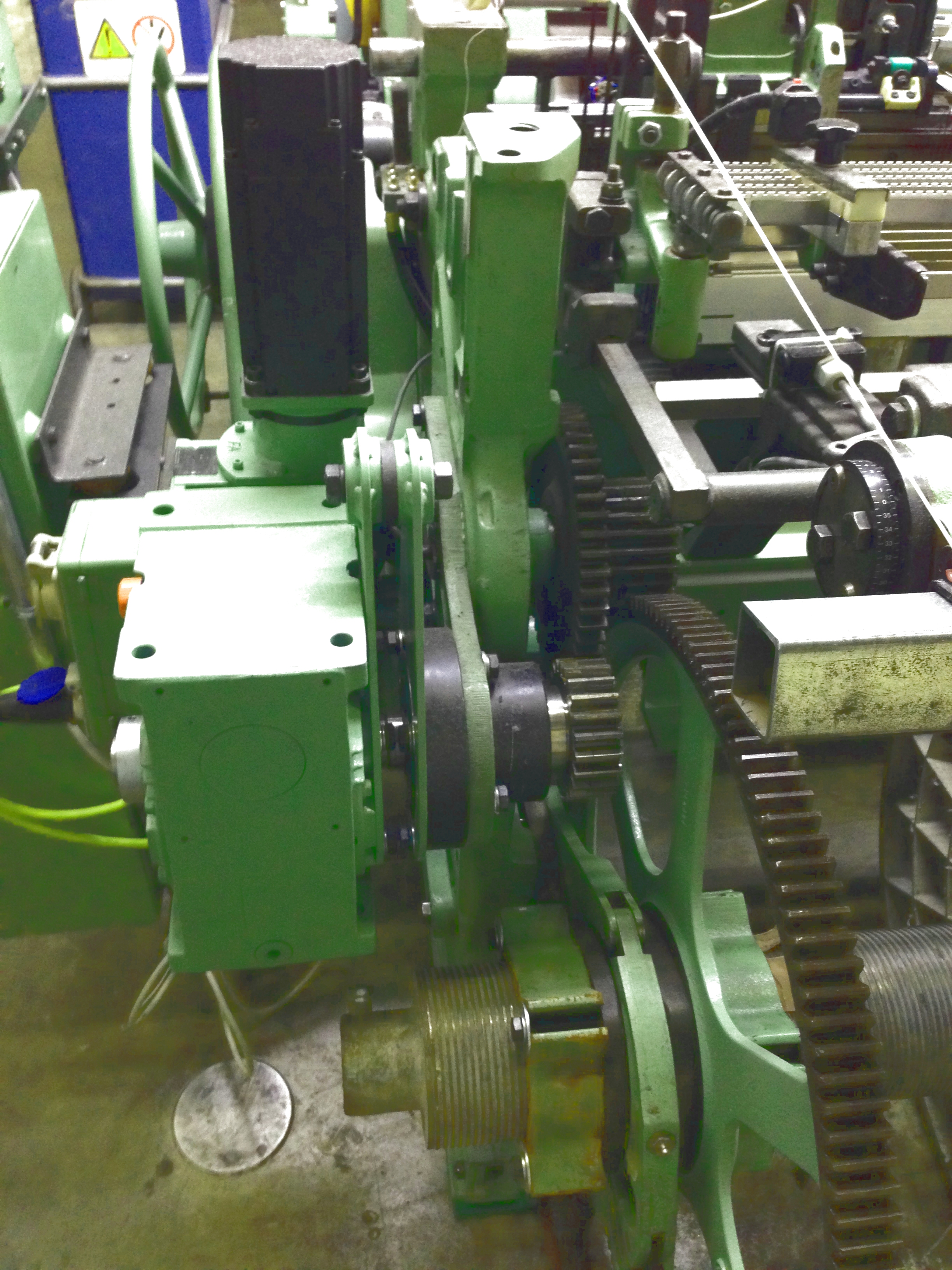 CREALET custom cloth-take up and let-off motion, IQ-SPS Projectile weaving machine. © CREALET