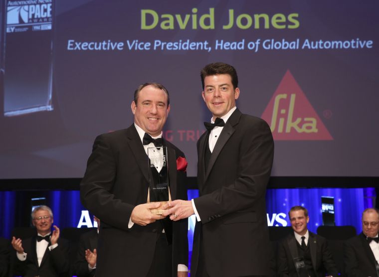 The award was presented to Dave Jones, Head Global Automotive of Sika. © Sika