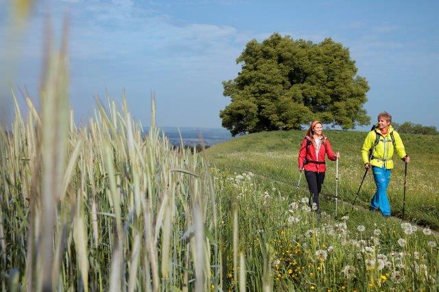 Users rely on functional clothing, whether walking in the valleys or climbing in the mountains. © OutDoor 