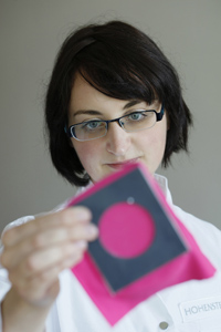 Sabrina Köhler at the Hohenstein Institute in Bönnigheim investigating shade textiles and UVprotective clothing.