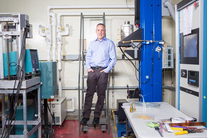 Professor Yoel Fink, director of MIT’s Research Laboratory of Electronics. © M. Scott Brauer