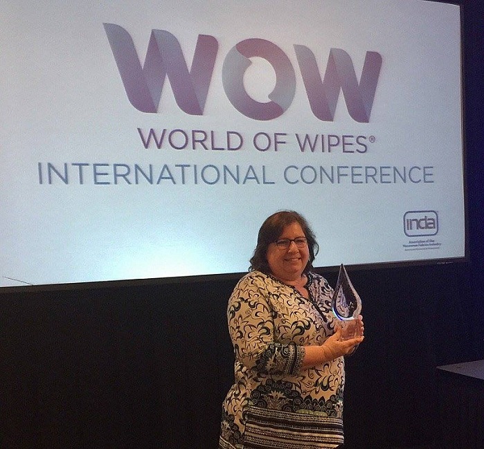 Dawn Rubel accepts Chicopee Microfibre Floor Care System-WOW 2017 Innovation Award at Wow 17. © Chicopee